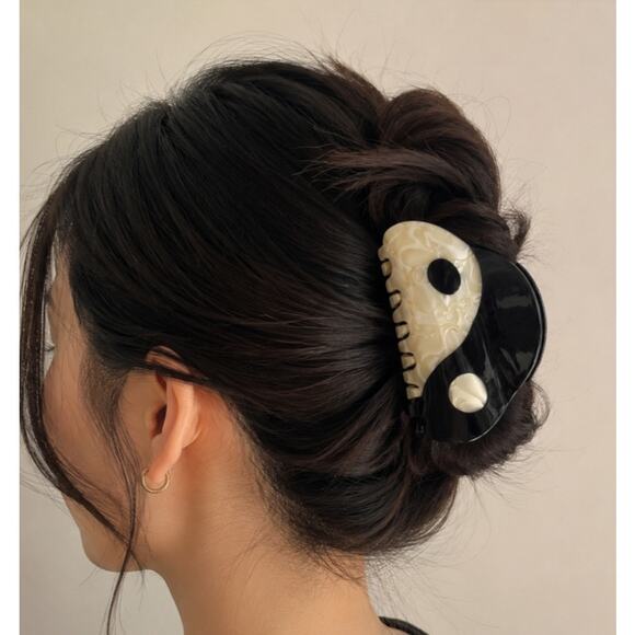 Yin Yang Black Acetate Claw Clip New